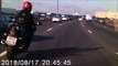 Ce conducteur a un réflexe qui va sauver la vie d'un motard