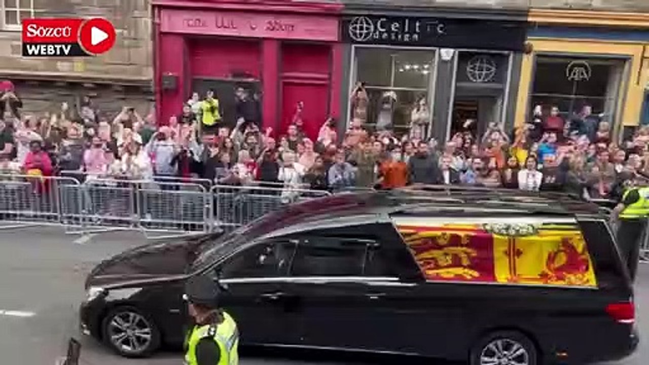 Kraliçe 2. Elizabeth'in cenazesi Balmoral Kalesi'nden Edinburgh'taki Holyroodhouse Sarayı’na getirildi