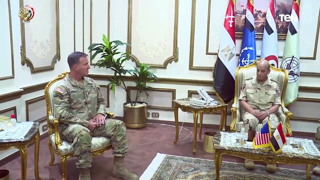 وزير الدفاع يلتقى قائد القيادة المركزية الأمريك...