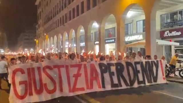 Livorno, fiaccolata per Denny Magina
