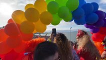 Multidão colore Florianópolis na 15ª Parada LGBTQIA 