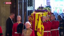 Les plus belles images de la procession du cercueil d'Elizabeth II
