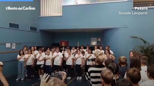 L'inno d'Italia nella lingua dei segni alle scuole Leopardi di Pesaro. Il video
