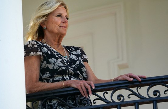 Jill Biden presta homenagem à rainha Elizabeth e relembra devoção da monarca ao príncipe Philip