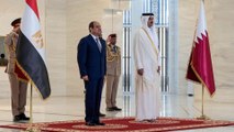 أمير قطر والرئيس المصري يبحثان بالدوحة تعزيز علاقات البلدين