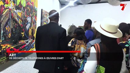 Des œuvres d'art à partir de reliques de téléphones