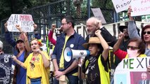 Ciclistas salen a la calle en apoyo a Julian Assange en México