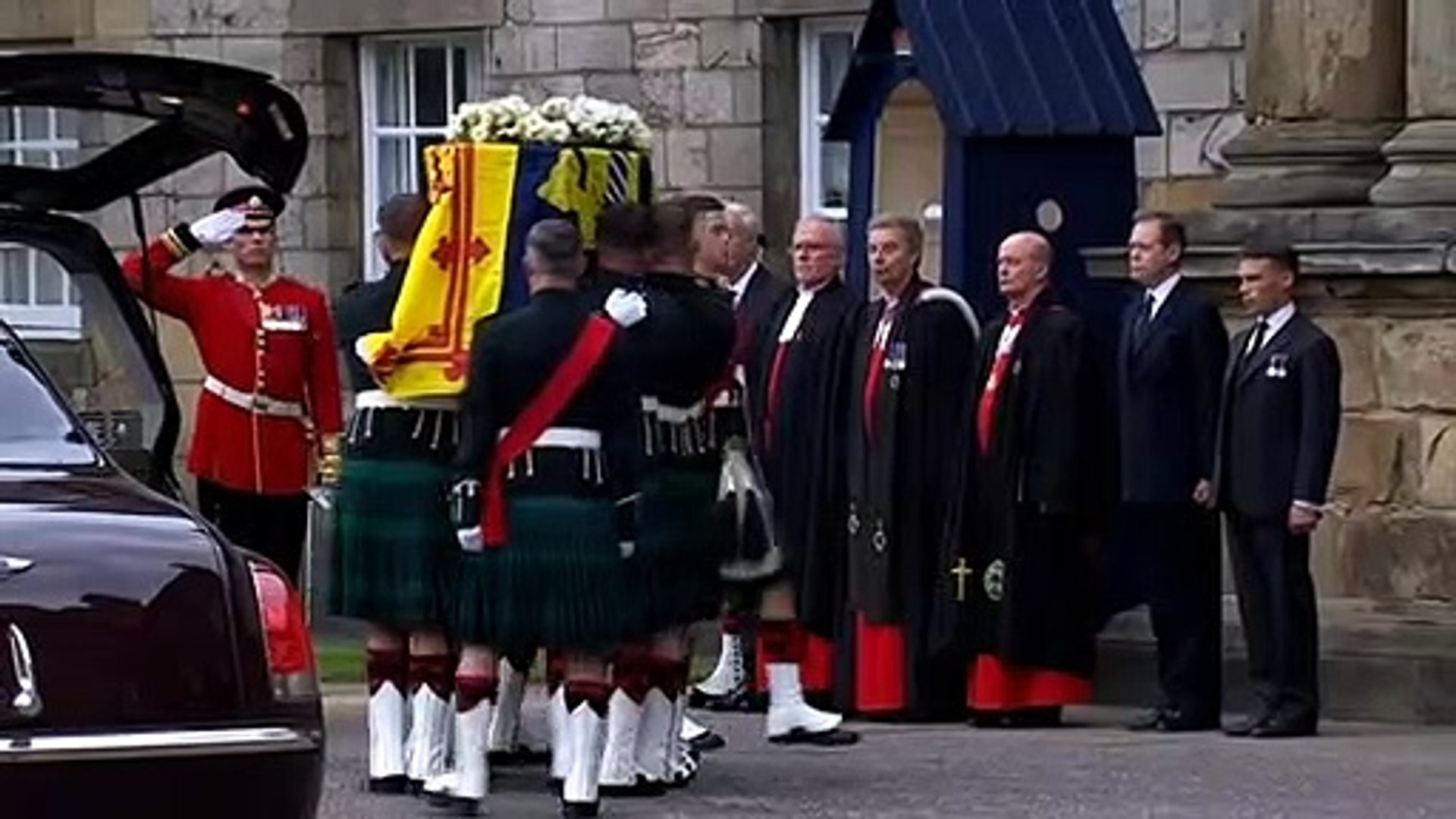 "The body of the Queen has been moved from Balmoral to Holyrood Palace