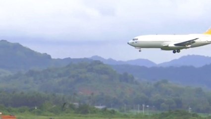 Pesawat Terbang Landing dan Take Off