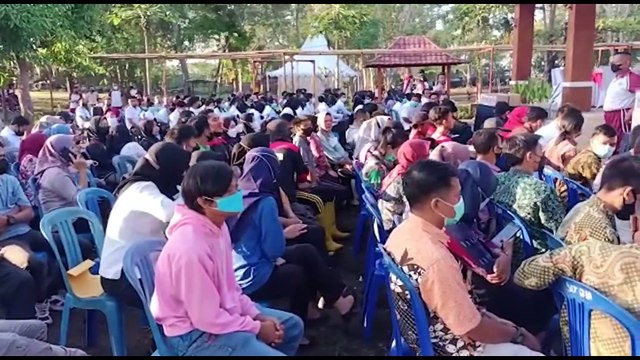 Bansos Pada Jum'at Berkah Polda NTB, Djoko Poerwanto : Kita ini Sudah Menjadi Keluarga Besar