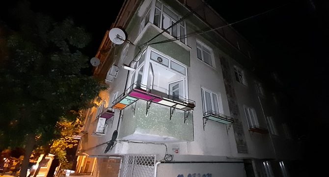 Güngören’de çatlaklar oluşan bina tedbir amaçlı boşaltıldı