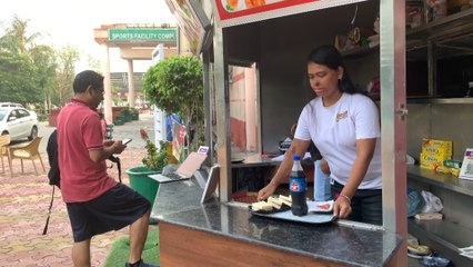Un café a cara descubierta para las mujeres atacadas con ácido en la India