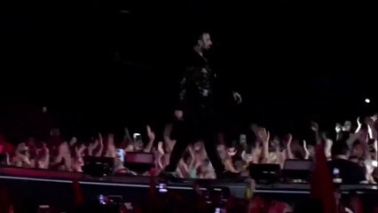 Tarkan İzmir konserinden aldığı para ile yurt yapacak
