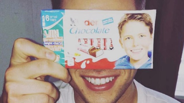 L'enfant des publicités Kinder a bien grandi... Regardez à quoi il ressemble