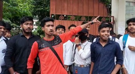 শিক্ষা প্রতিষ্ঠানের পোশাক পরিবর্তন করায় পড়ুয়াদের বিক্ষোভ, ডেপুটেশন |OneIndia bengali