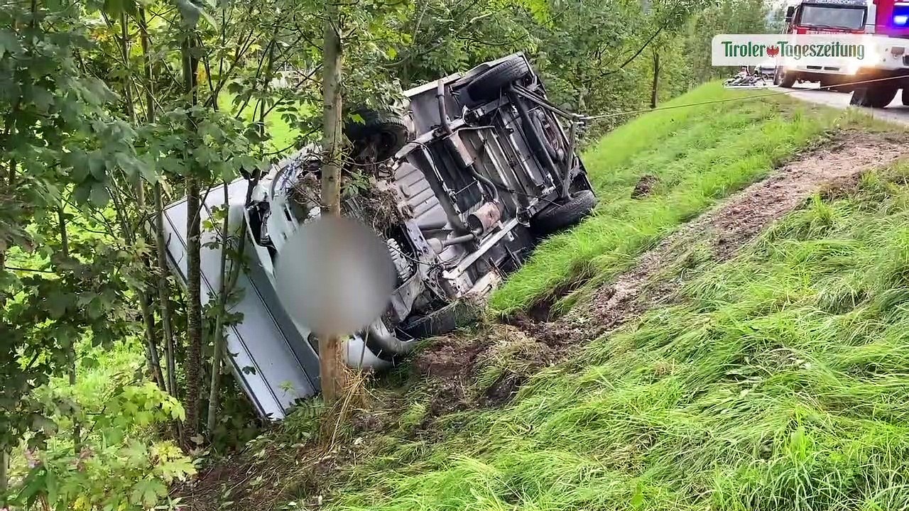 Ehepaar bei Unfall in Rettenschöss in Wohnmobil eingeschlossen