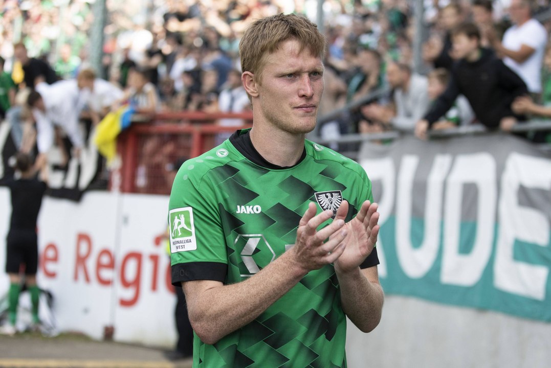 Wooten einmal, Wegkamp doppelt: Münster festigt in Lippstadt Platz 1