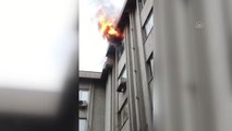 Son dakika haber: Fatih'te çanta imalathanesinde çıkan yangın söndürüldü