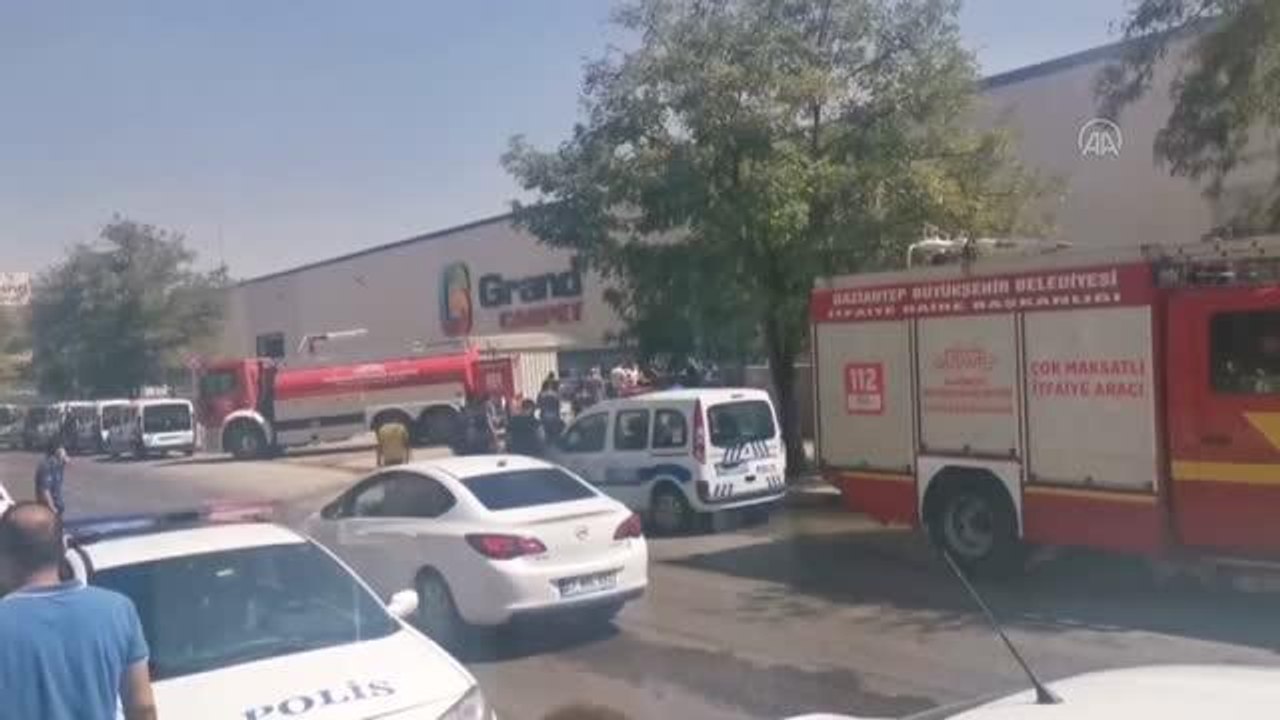 GAZİANTEP - Fabrikada çıkan yangına müdahale ediliyor