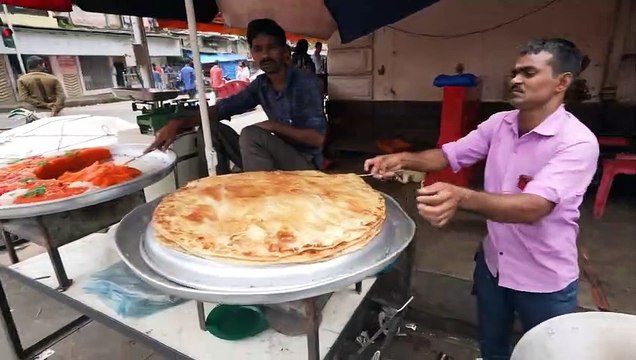 Tranding Paratha Wala of India Biggest Paratha Making Skills Indian Street Food