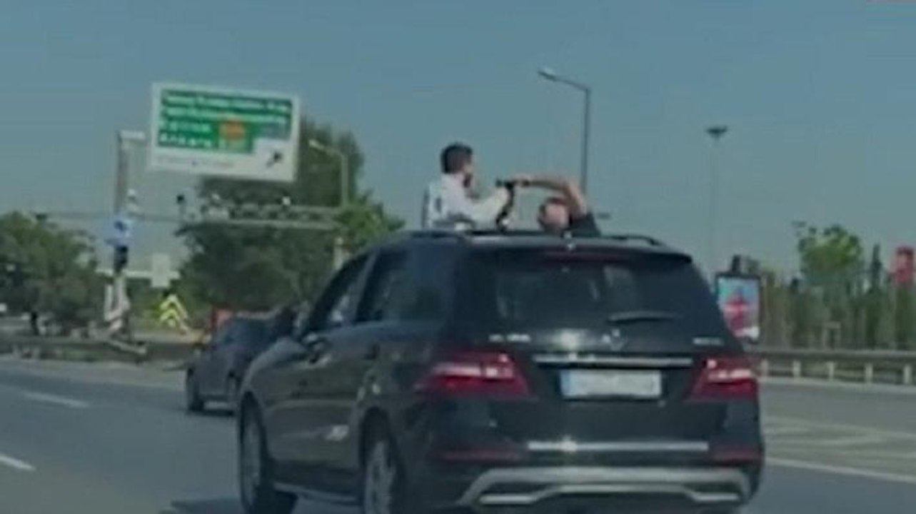 Otomobilin üstünde içki içenlere para cezası