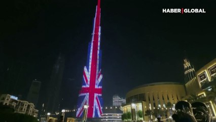 Dünyanın en yüksek gökdeleni Burj Khalifa, Kraliçe Elizabeth'in portresi ile aydınlatıldı