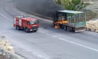 Seyir halindeki kamyon yandı