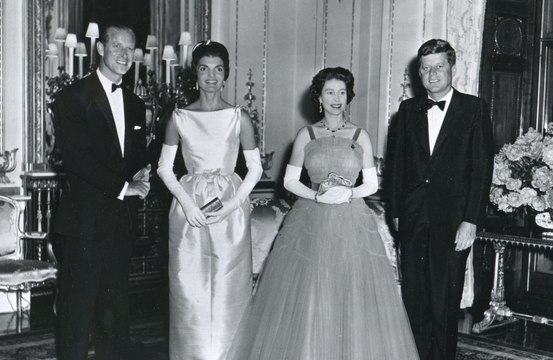 La reina Isabel y Jacqueline Kennedy eran más parecidas de lo que pensábamos, asegura su biógrafo
