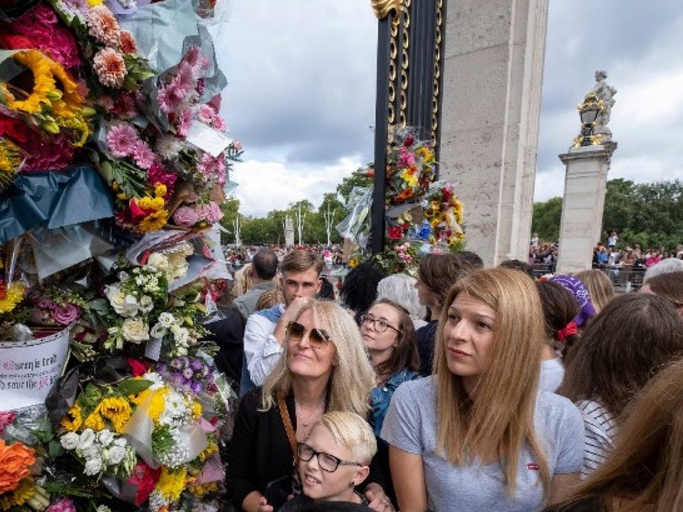 Nach dem Tod der Queen: Diese Trauergeschenke sorgen für Ärger