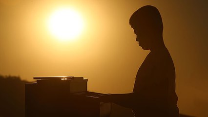 "Kusursuz kulak" Bager, gün batımı ve ay ışığında Beethoven'ın "Ayışığı Sonatı"nı çaldı