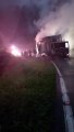 Caminhão que carregava cavalos pega fogo em Joinville