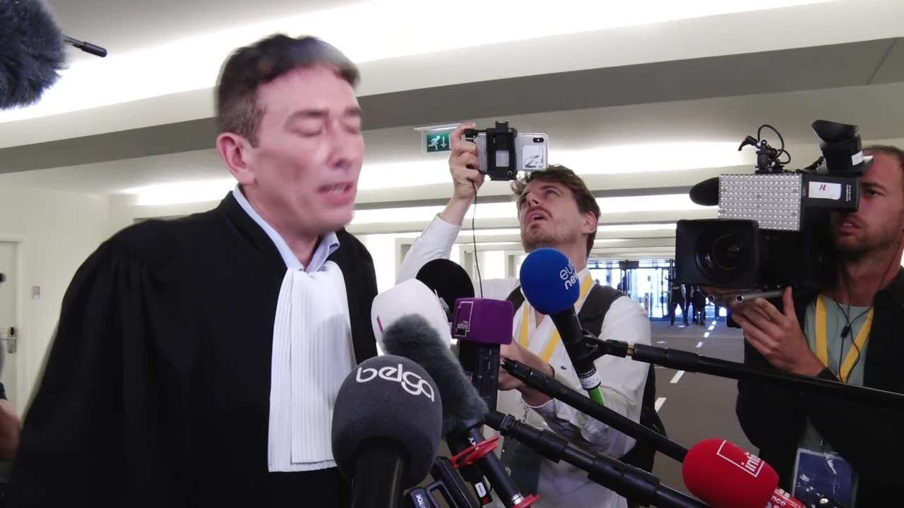 Procès des attentats de Bruxelles : Me Courtnoy veut "qu'on rase ces cages grotesques!"