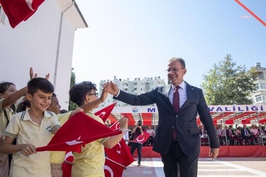 Mersin haber: Vahap Seçer, Öğrencilere Seslendi: Zihniniz Akdeniz Kadar Açık, Notlarınız Toroslar Kadar Yüksek Olsun