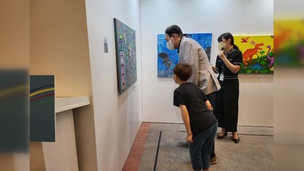 尹, 청와대 찾아 '장애예술인 특별전' 깜짝 관람 / YTN