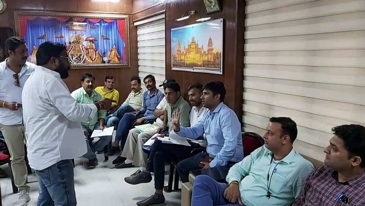 ग्रेटर निगम:  स्ट्रीट लाइटों पर रार...महापौर बोलीं:  जल्द सही हों खराब लाइटें, नई लाइटें भी लगवाएं