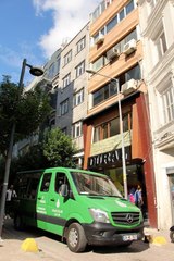 Şişli'de binanın merdiven korkuluklarına asılı kadın cesedi bulundu