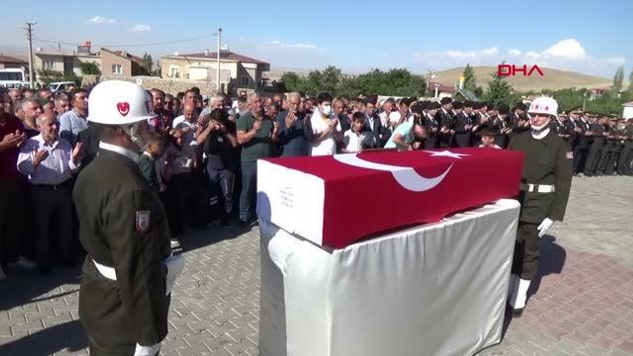 Son dakika haberleri | ŞEHİT PİYADE UZMAN ÇAVUŞ SAVAŞ BORLU, NİĞDE'DE SON YOLCULUĞUNA UĞURLANDI