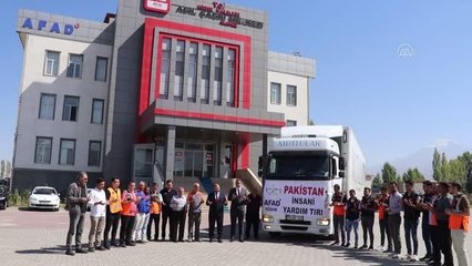 Pakistan'daki sel bölgesine 1 tır yardım gönderildi