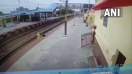 Elle évite le passage du train de justesse