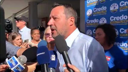 Carrara, militanti della Lega aggrediti. Arriva Salvini: "La violenza non è mai una risposta"