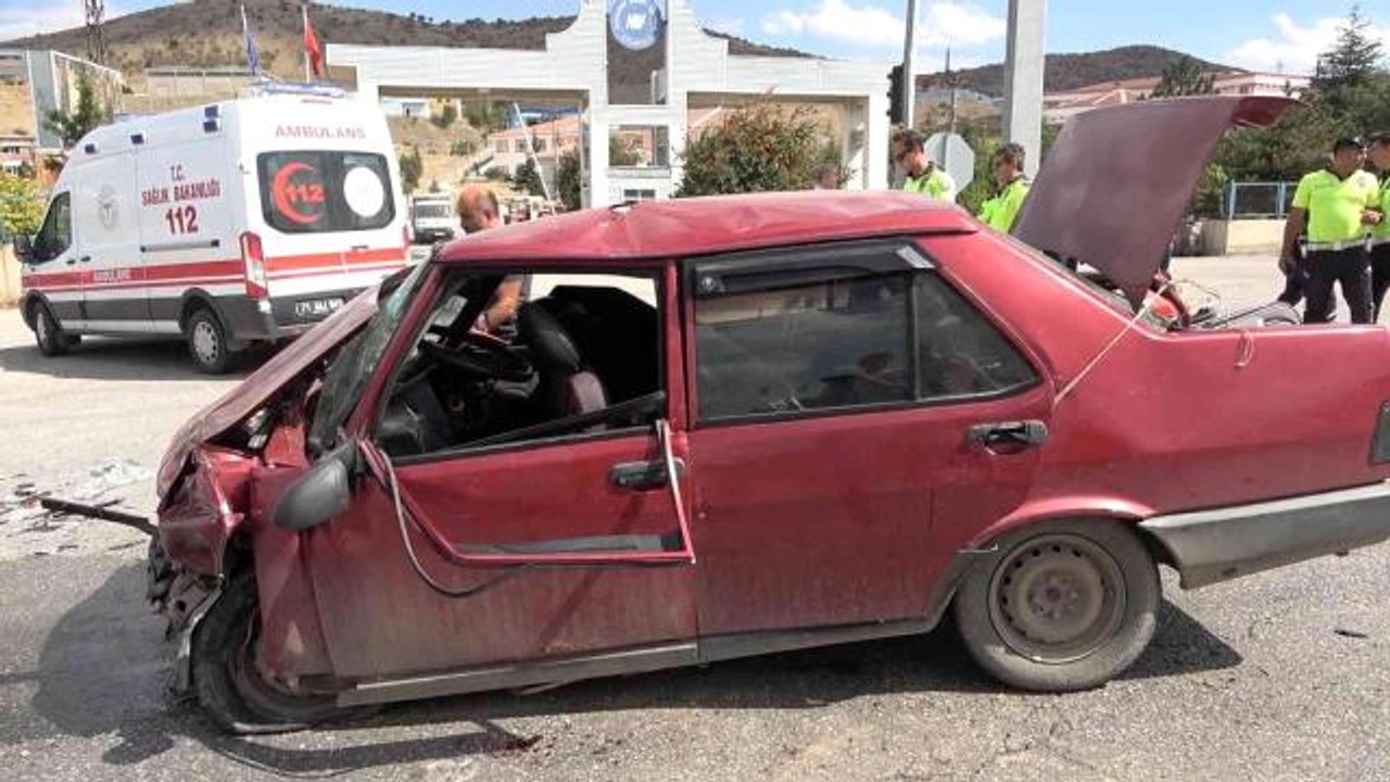 Son dakika haberi | Bir anlık dikkatsizlik kazaya sebep oldu: 9 kişinin yaralandığı kaza anı kamerada
