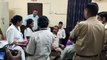 अलवर के जनाना अस्पताल में  मरीज के परिजनों ने स्टाफ से की मारपीट,स्टाफ ने किया कार्य बहिष्कार,मौके पर पहुँची पुलिस,देखे वीडियो