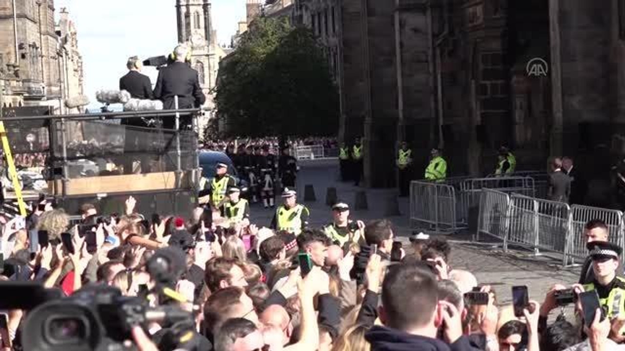Son Dakika | EDİNBURGH - İngiltere Kraliçesi 2. Elizabeth'in cenazesi St. Giles Katedrali'ne getirildi