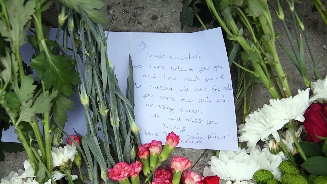 Mayor of West Yorkshire Tracy Brabin pays tribute to Queen at Leeds Civic Hall