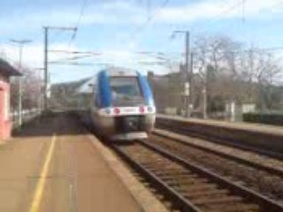 Départ de l'X76532 pour Rouen