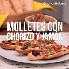 Molletes con chorizo, jamón y pico de gallo