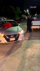 Eduin Caz hace lujoso regalo a su hermana