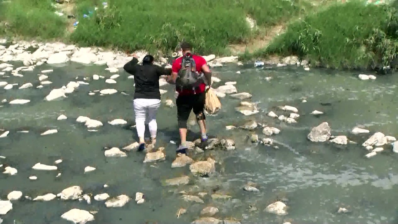 VENEZOLANOS CRUZANDO A EL PASO
