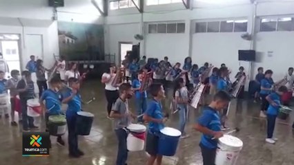 tn7-Baldes-plásticos-y-un-estañón-se-utilizarán-como-instrumentos-musicales-este-15-de-setiembre-120922