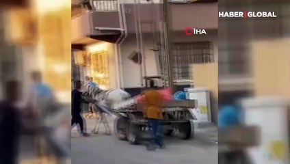 Ata yumruk atarak eziyet etti! O anlar kamerada